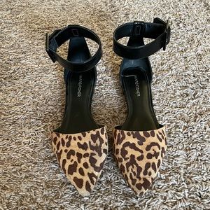 Pointed toe leopard print flats
